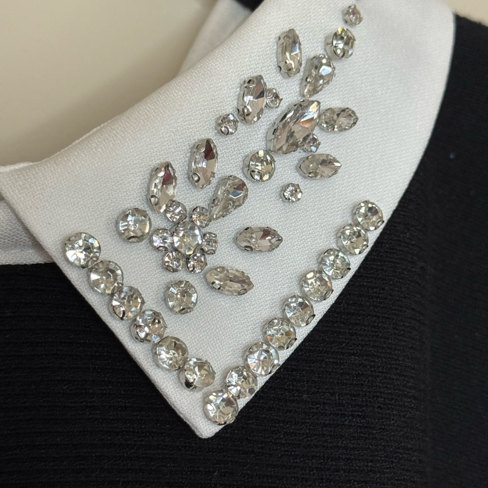 Elegant black sweater with embellished crystal collar. - Picture 4 of 8